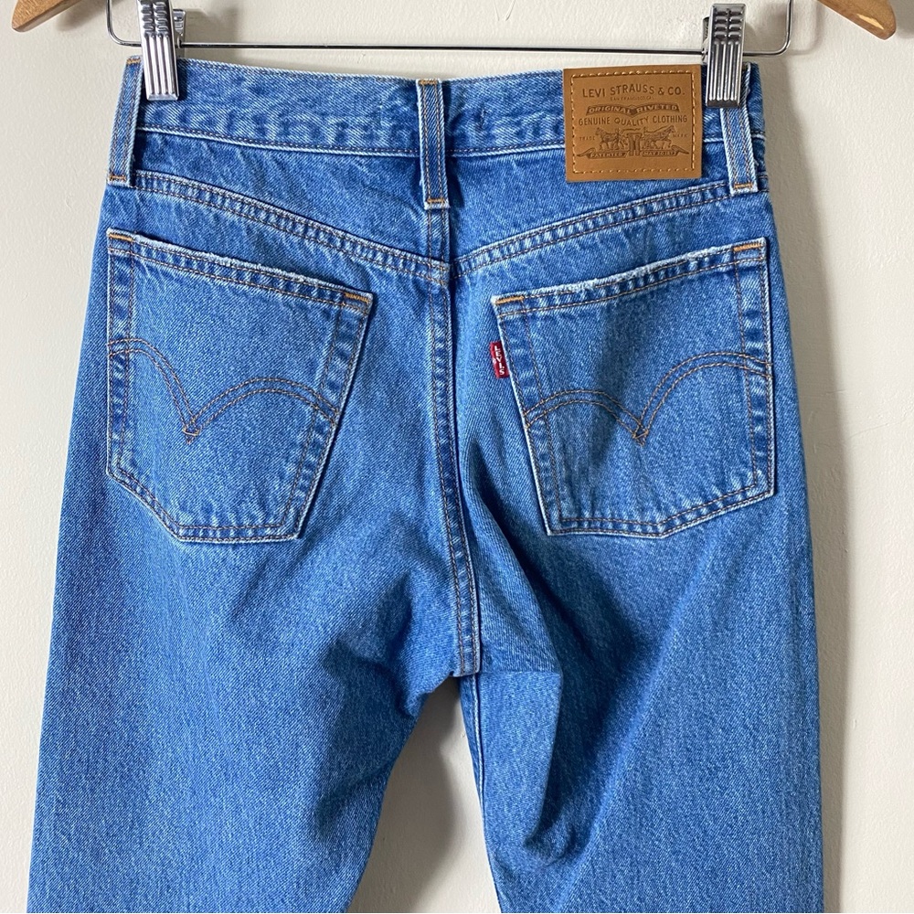 Levi’s Wedgie Icon High Rise Jeans in Athens Asleep Medium Wash - 24 - Picture 12 of 16